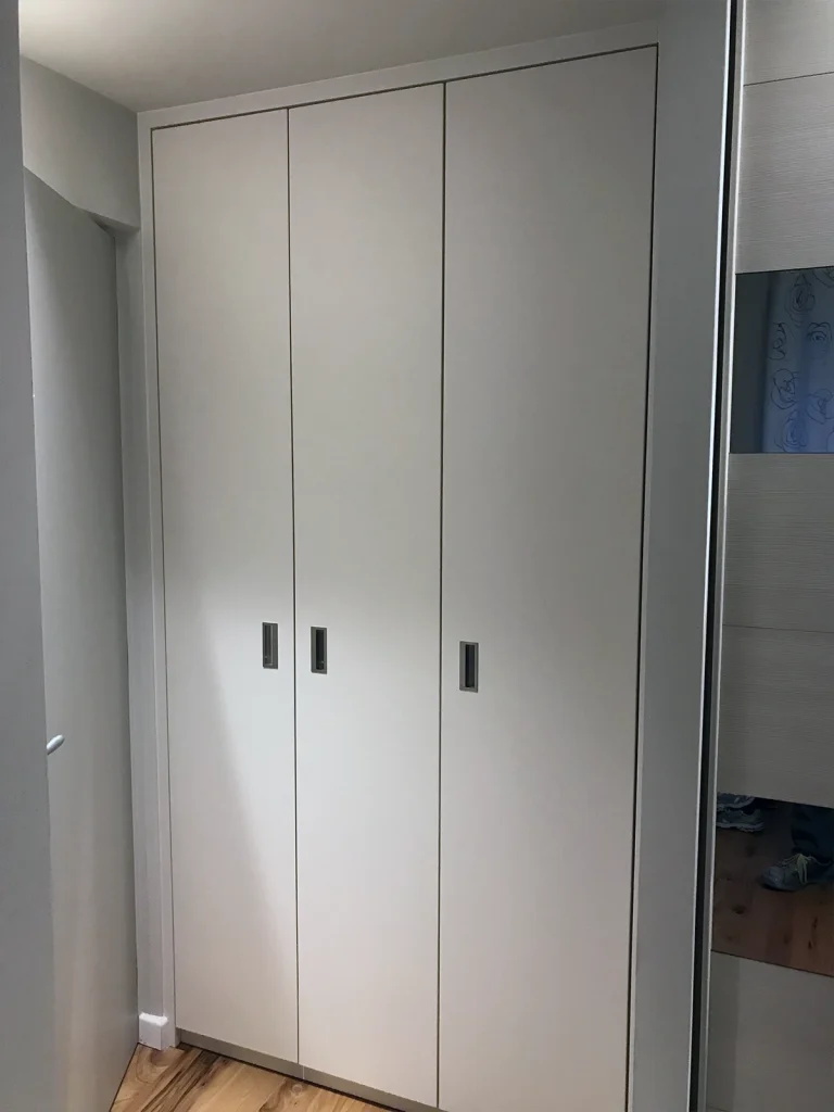 Armadio In Legno Bergamo Clusone 00